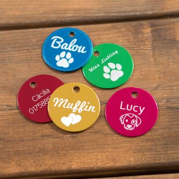 Hundemarke mit Gravur in verschiedenen Farben und mit diversen Motiven
