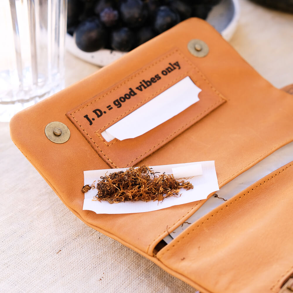 Weihnachtsgeschenke für freunde Tabaktasche personalisiert mit Gravur Naturleder